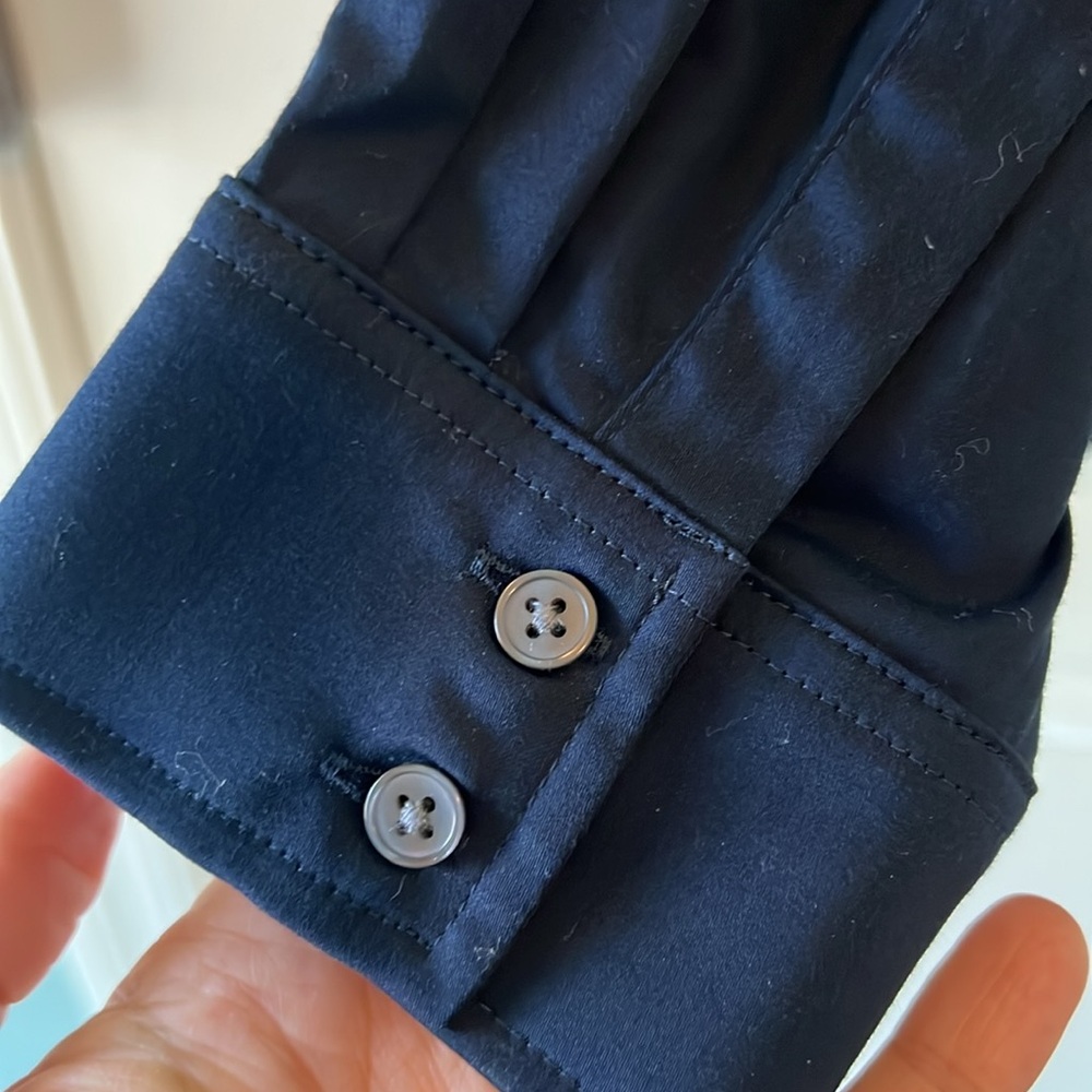 Banana Republic tailored fit petite size 12 navy blue button-down shirt - Picture 4 of 5
